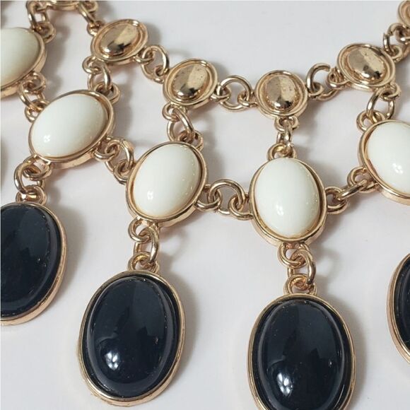 BIB STYLE Statement Necklace Goldtone Black White - Picture 6 of 9